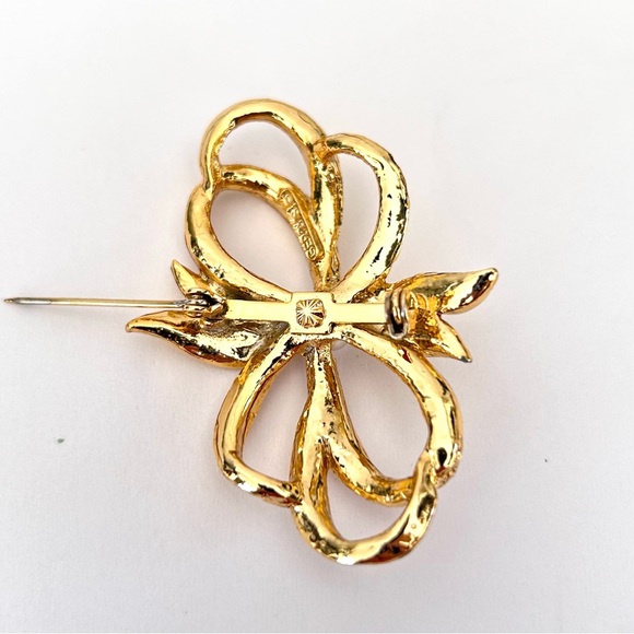 Gerry’s Signed Gold Tone Faux Pearl Vintage Brooch - Picture 6 of 8